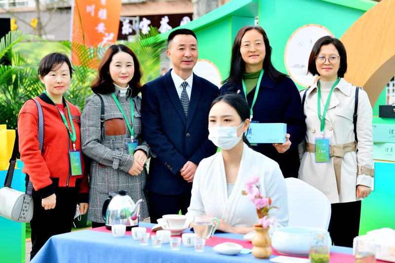 有关于“做响雅茶品牌·振兴雅茶产业”——2022年春季蒙顶山茶产品营销新闻通气会在四川雅安举行的相关内容(14)