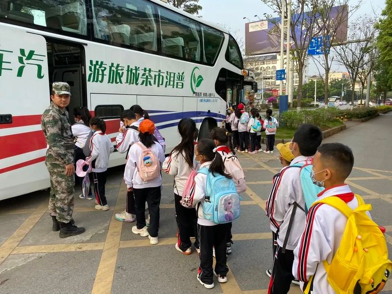 关于“寻茶之香韵 研茶之文化”——思茅四小开展有机茶园研学实践活动的信息