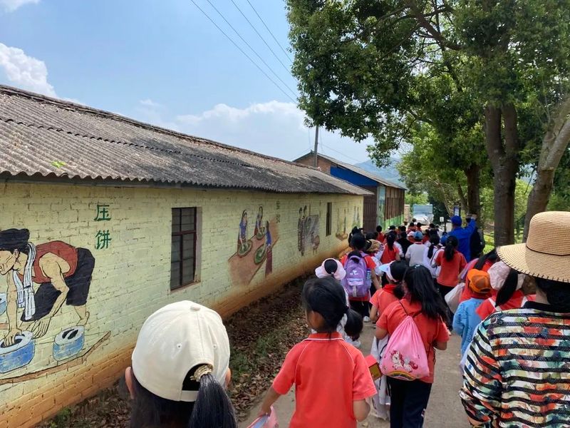 关于“寻茶之香韵 研茶之文化”——思茅四小开展有机茶园研学实践活动的信息(24)