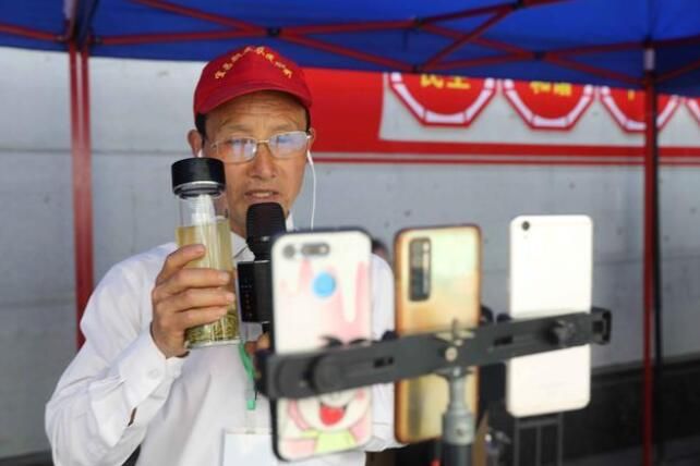 有关于湖北宜昌:百余名网络主播为三峡夷陵春茶代言的资讯(6)