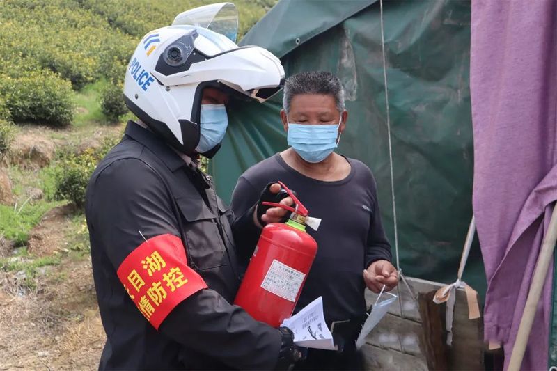 有关于桂林村委组建摩托车小分队,全力护航采茶季安全生产工作的新闻(1)