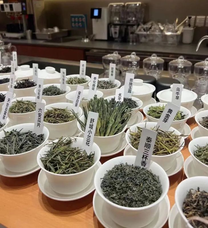 有关于点单像“翻牌子”,近百种茶底可选!这是什么茶饮新模式?的信息(1)