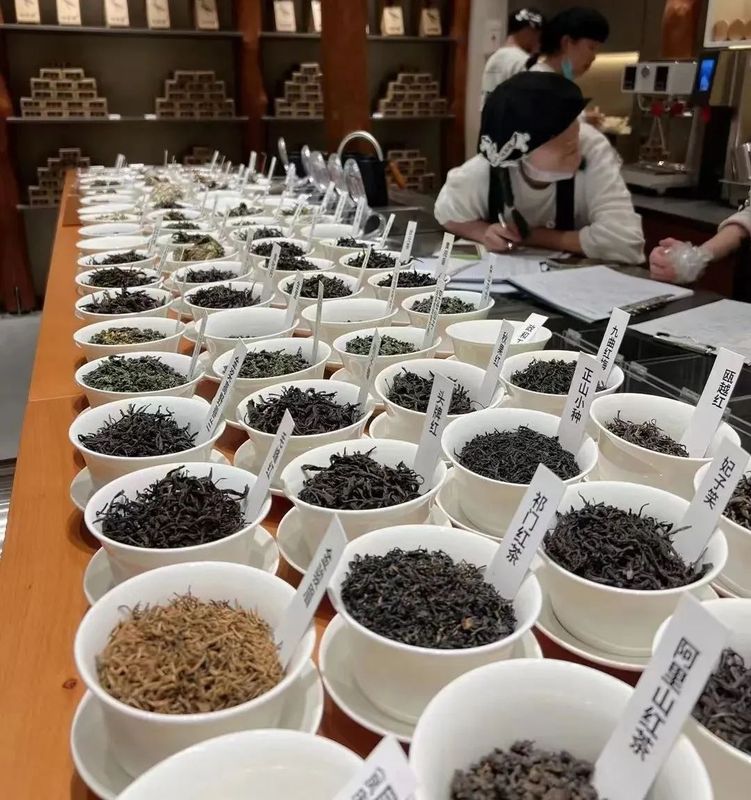 有关于点单像“翻牌子”,近百种茶底可选!这是什么茶饮新模式?的信息(3)