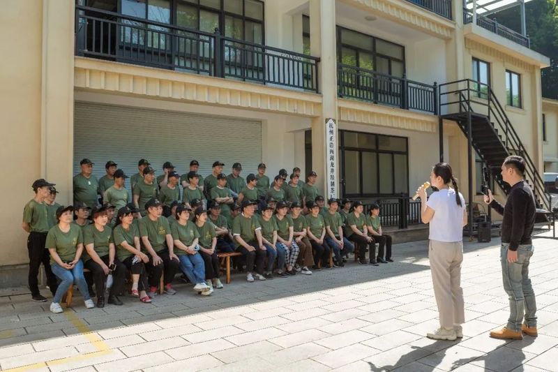 关于2022年卢正浩西湖龙井百人手工炒茶圆满结束的相关信息(1)
