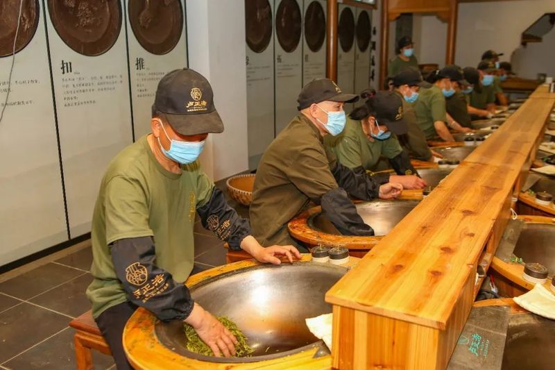 关于2022年卢正浩西湖龙井百人手工炒茶圆满结束的相关信息(7)