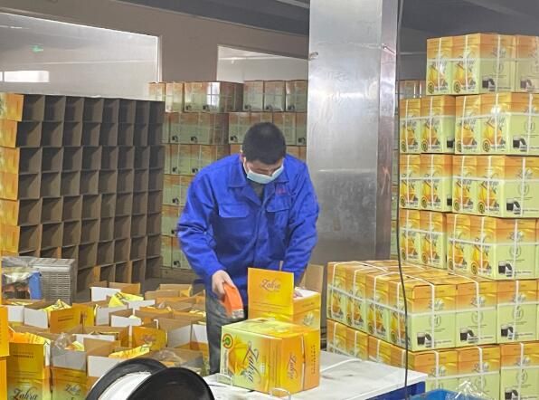 有关于屯溪区:春风和暖万物俏 屯绿热销茶叶市场的相关信息(1)