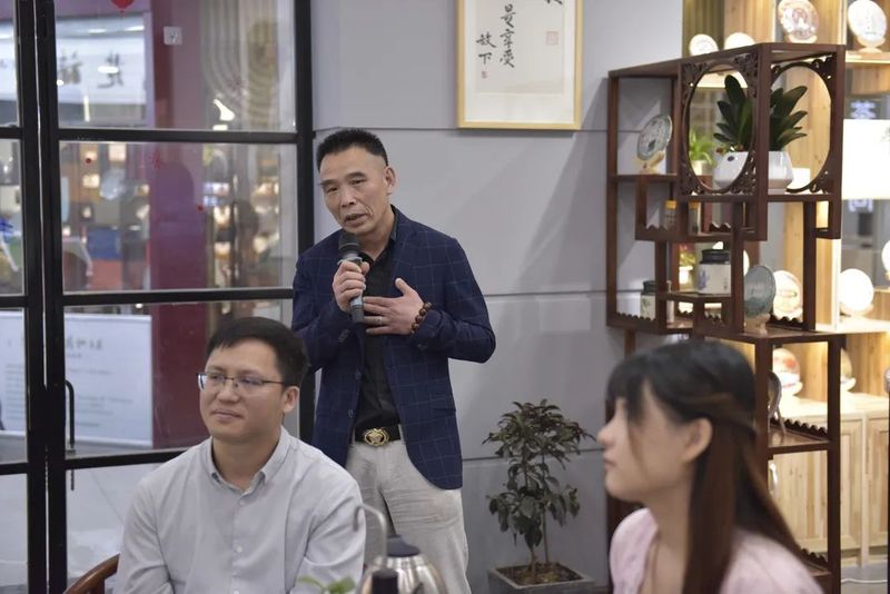 有关于全民饮茶日 ： 华巨臣武汉茶博会“十进”系列活动隆重举行！的新闻(4)