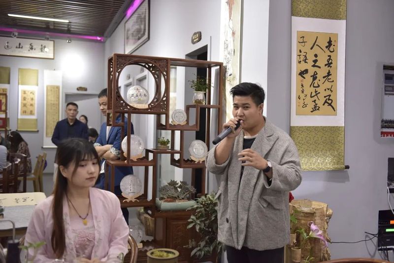 有关于全民饮茶日 ： 华巨臣武汉茶博会“十进”系列活动隆重举行！的新闻(5)