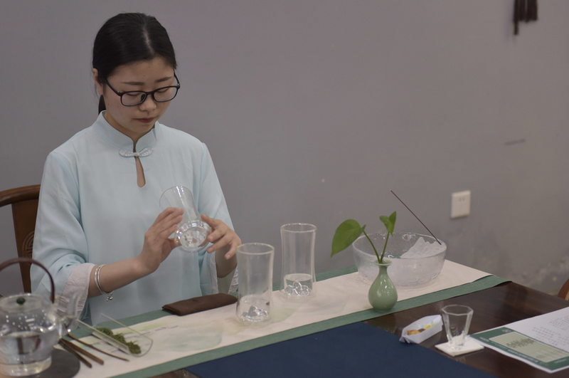 有关于全民饮茶日 ： 华巨臣武汉茶博会“十进”系列活动隆重举行！的新闻(6)
