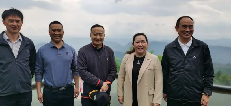 关于云南省人民政府参事张祖林到普洱、临沧等地考察调研普洱茶产业的消息(11)