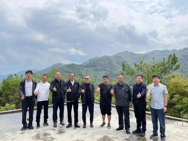 关于云南省人民政府参事张祖林到普洱、临沧等地考察调研普洱茶产业的消息(1)
