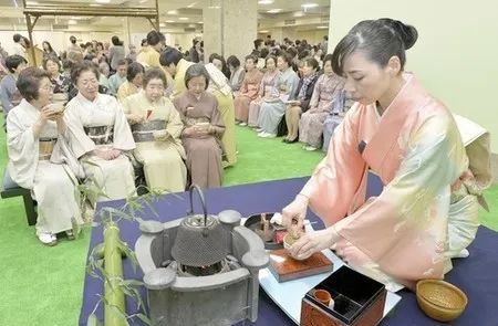 有关于1千克10万元人民币 日本新茶拍卖价格创新高的信息(1)