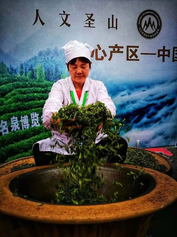 关于“五一”国际劳动节,劳动之手 点燃行业之光的最新消息(6)