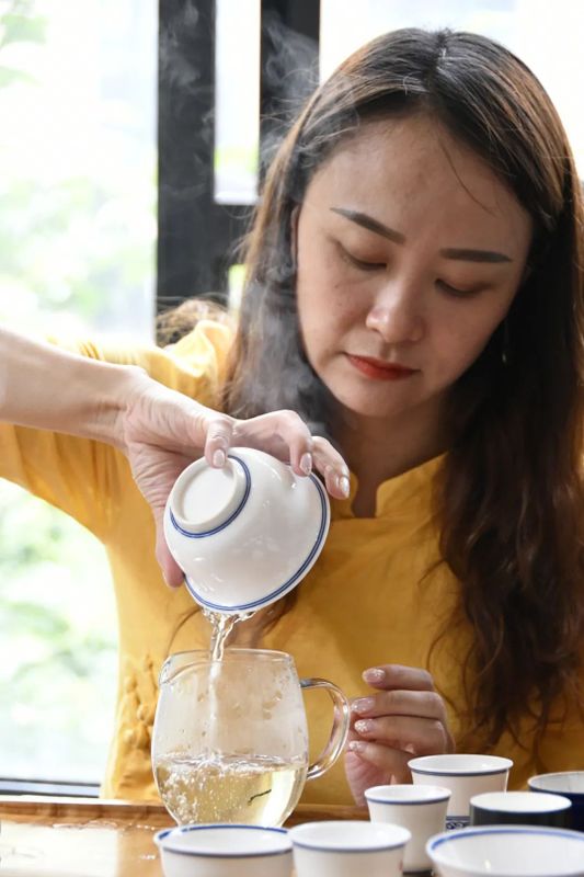 关于“五一”国际劳动节,劳动之手 点燃行业之光的最新消息(5)