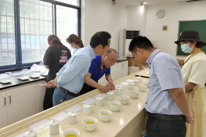 有关于“湖北健康好茶礼”审评会在华农举行的新闻(2)