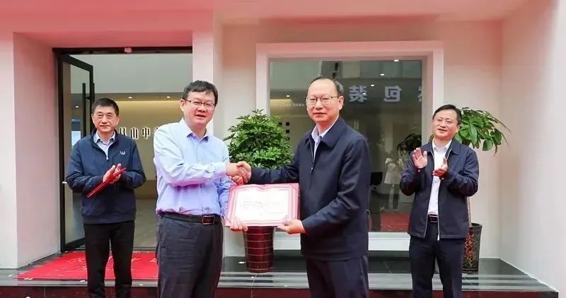 有关于岳西:加强茶产业产学研合作 促进茶产业高质量发展的新闻(6)