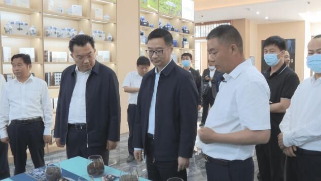 关于副省长宁咏到英山调研茶产业高质量发展的相关信息(1)