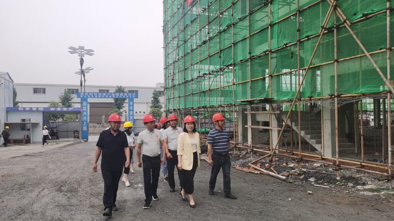 有关于安化松针茶旅产业园（一期）厂房顺利封顶的内容(1)