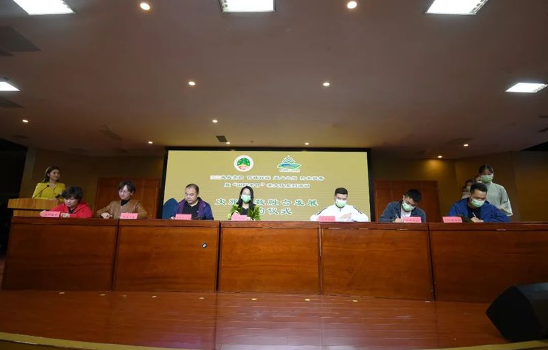有关于第15届南明“黔茶飘香·品茗健康”暨“国际茶日”茶文化系列活动圆满落幕的消息(5)