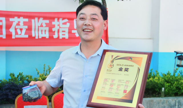 有关于第三届陕西网上茶博会走进岚皋县佐龙镇 茶产业成为撬动镇域发展强力引擎的新闻(2)