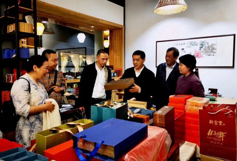 关于景宁市县政协联动开展助推茶产业发展专题调研的新闻(1)
