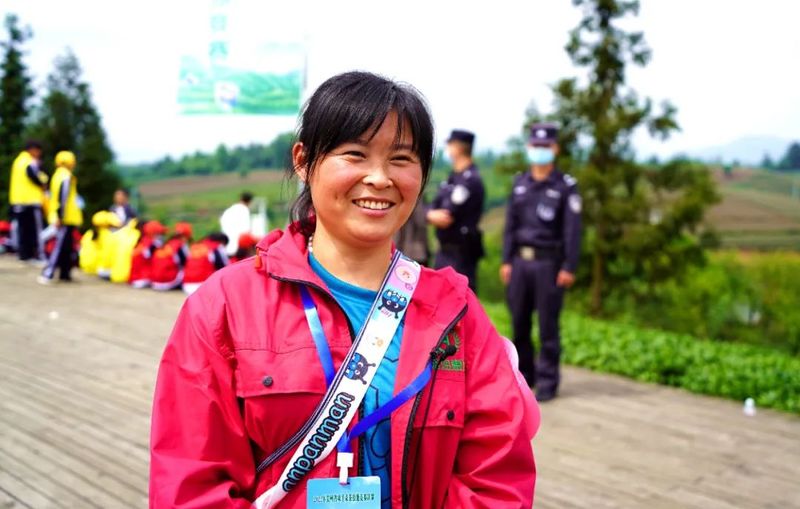 关于贵州省双手采茶技能竞赛：他们在湄潭双手飞舞，指尖染香的相关内容(2)