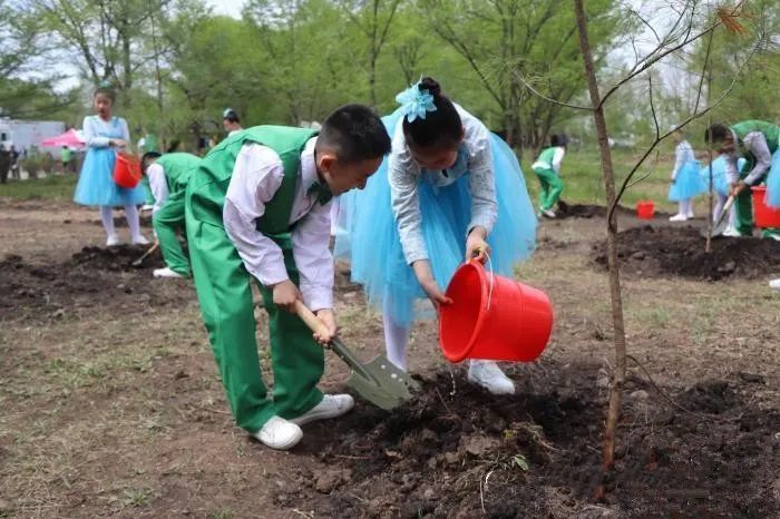 有关于伊春与浙江安吉：种下红松与白茶 同倡守护绿水青山的消息(5)