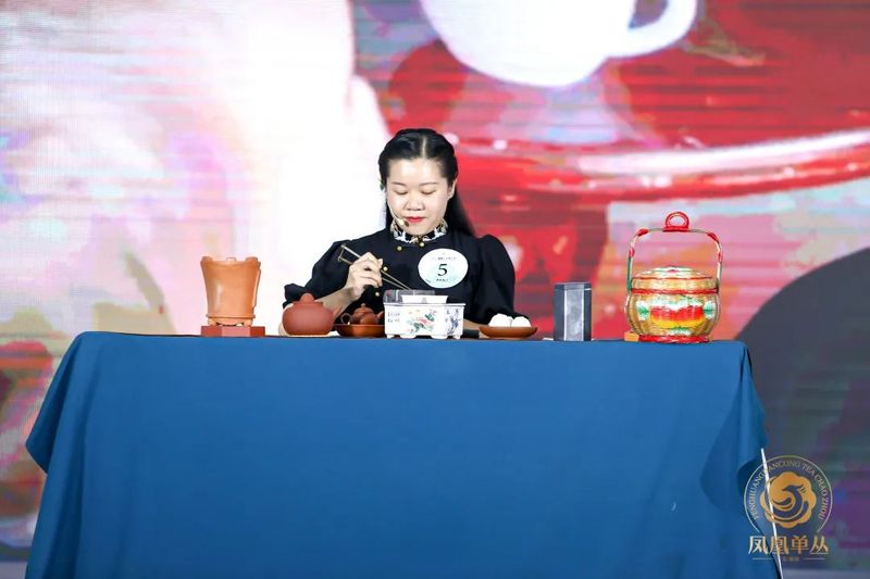有关于工夫之争，巅峰对决 ： 2022潮州工夫茶冲泡大赛金泡手诞生！的相关信息(11)