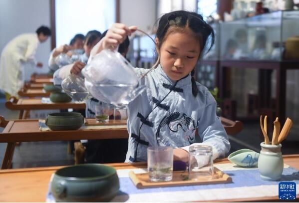 有关于浙江富阳:迎国际茶日 品茶香茶韵的消息