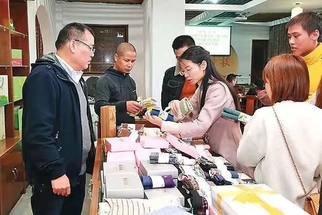 关于“小茶叶”里有“大产业”！诸暨茶，拓宽共富路径！的消息(1)