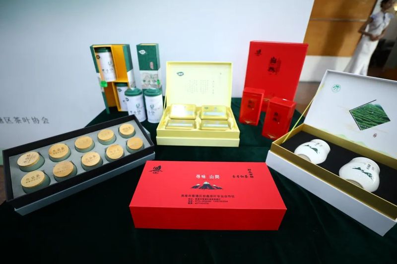 有关于覃塘毛尖茶产业发展及品牌推介会在南宁举行的新闻(12)