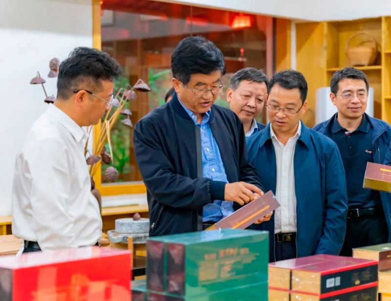 有关于慕德贵来湄潭调研要求：确保第14届贵州茶博会办出成效办出特色的资讯(2)