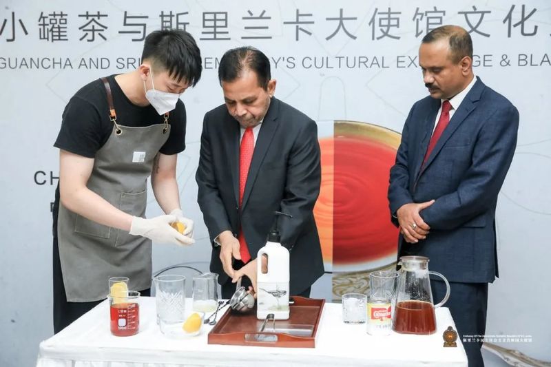 关于这杯茶，敬中斯友谊！“红”遍全球的异姓兄弟在此相遇！的新闻(6)