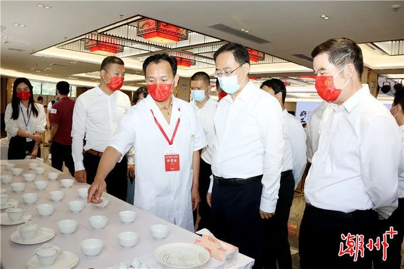 有关于2022潮州市凤凰单丛茶王争霸赛落幕 潮州市委书记何晓军出席颁奖典礼并为茶王颁奖的相关内容