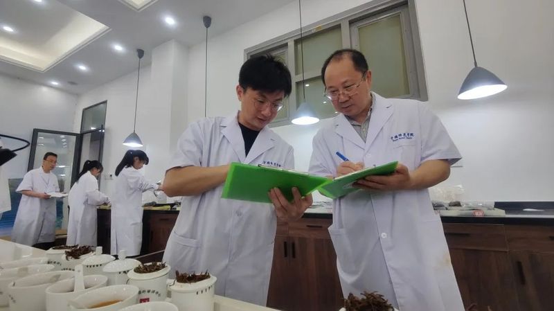 关于宁德市第十届茶王赛开赛，福鼎茶企包揽两大茶王的消息(6)