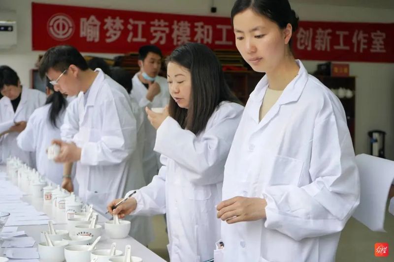 有关于权威解读：2022年贵州省春季斗茶赛专家点评的新闻(4)