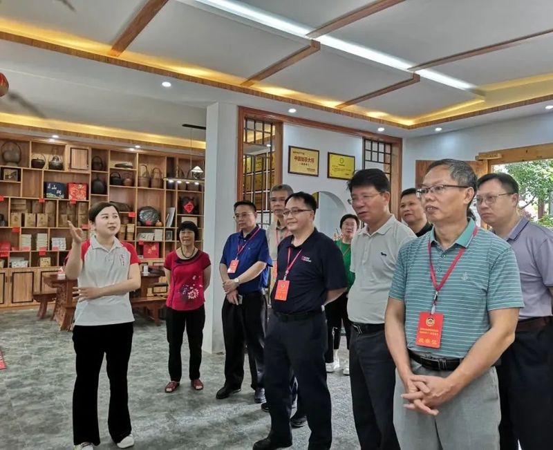 关于梧州市政协调研组到六堡镇开展“茶文化和文旅融合、六堡茶公共品牌建设”专题调研的信息(2)