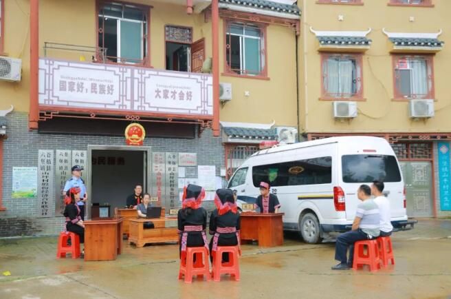 关于广西苍梧县法院“法律服务团”护航六堡茶产业发展纪事的新闻(10)