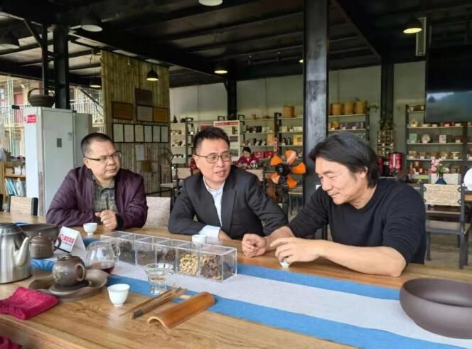 关于广西苍梧县法院“法律服务团”护航六堡茶产业发展纪事的新闻(1)