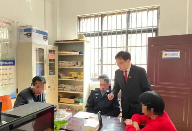 关于广西苍梧县法院“法律服务团”护航六堡茶产业发展纪事的新闻(7)