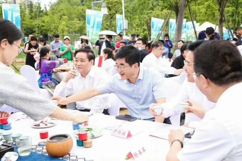 有关于做好“三茶”融合大文章——2022年贵州省春季斗茶赛颁奖仪式举行 慕德贵出席并讲话的相关内容(4)