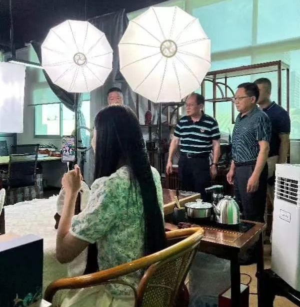 关于肖长惜调研抖音电商湖北茶产业带服务商湖北名茶馆的内容(1)