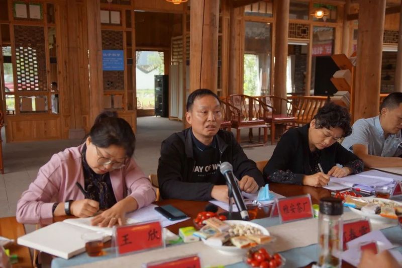 关于雨城区政协召开“助力巩固脱贫、助推乡村振兴”专项活动暨雨城藏茶产业发展座谈会的消息(2)