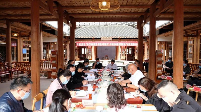 关于雨城区政协召开“助力巩固脱贫、助推乡村振兴”专项活动暨雨城藏茶产业发展座谈会的消息