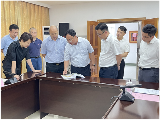 有关于共同打造茶产业 实现互利共赢 ,李彤华与自治区供销社就梧州茶厂入驻六堡茶集聚区进行座谈的信息(1)