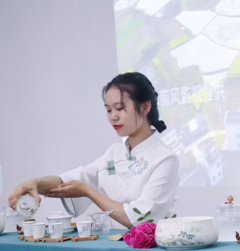 关于安康学院茶艺队《梦 茶源》荣获咸阳茯茶杯2022陕西省茶艺大赛（高校赛区）第一名的新闻(2)