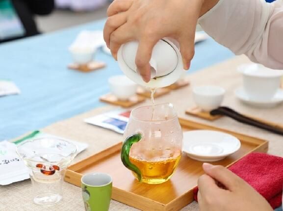关于第14届贵州茶产业博览会贵阳市分会场活动在观山湖区正式启动的信息(3)