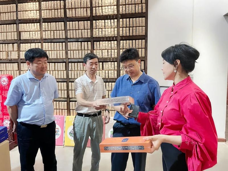 有关于平利县供销社组织考察“泾阳茯茶”产业的相关信息(2)
