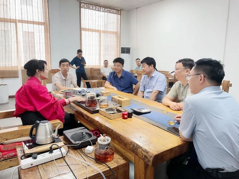有关于平利县供销社组织考察“泾阳茯茶”产业的相关信息(4)