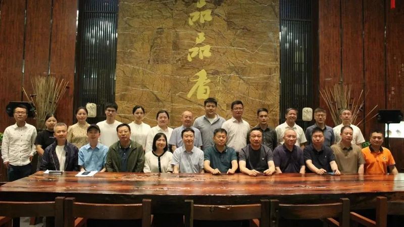 关于《传统白茶外形图卡》和《白茶产地溯源技术规程 近红外光谱法》标准制定第一次全体会议召开！的消息(7)
